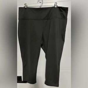 Athletic Works Women’s Dri-More Fitted Crop Leggings- Size XXL